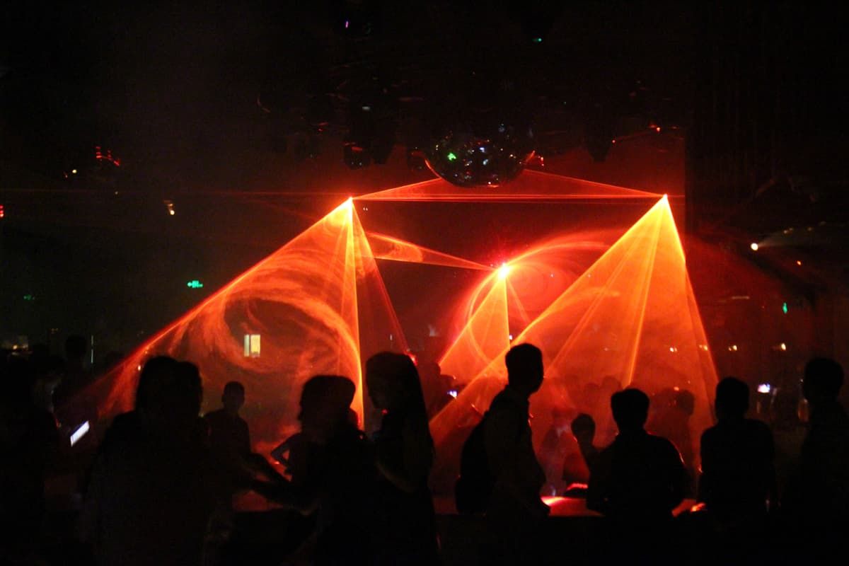 Лазерная установка купить в Краснодаре для дискотек, вечеринок, дома, кафе, клуба